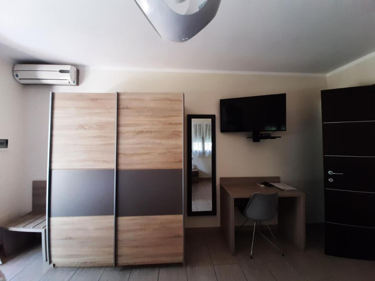 Couette-café Cyrnea - Adults Only